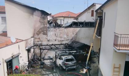 Immagine News - ravenna-incendio-distrugge-appartamento-e-unauto-in-via-ronco