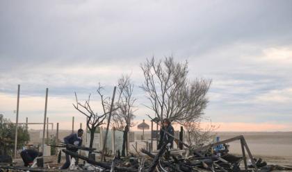 Immagine News - marina-di-ravenna-incendio-distrugge-parte-dello-stabilimento-bbk