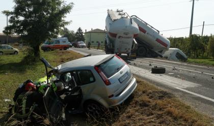 Immagine News - cotignola-auto-contro-camion-grave-69enne