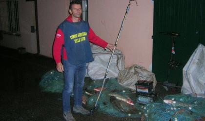 Immagine News - pesca-abusiva-fermati-rumeni-con-100kg-di-pesce-ed-elettrostorditori