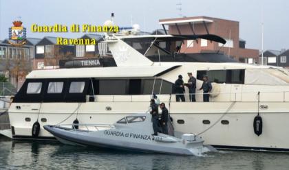 Immagine News - finanza-sequestra-yacht.-il-proprietario-svizzero-evadeva-liva