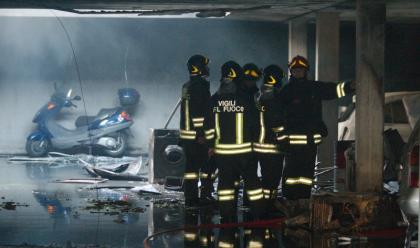 Immagine News - incendio-devasta-garage-condominiale-in-via-dorese