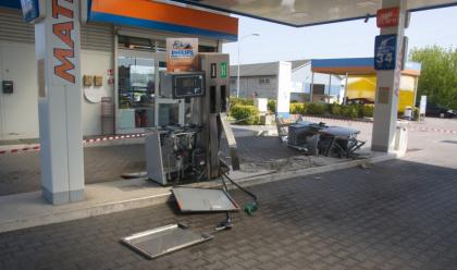 Immagine News - raid-notturno-in-una-carrozzeria-e-due-distributori-di-benzina