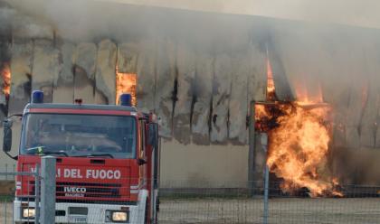 Immagine News - alfonsine-incendio-in-una-grande-azienda-agricola