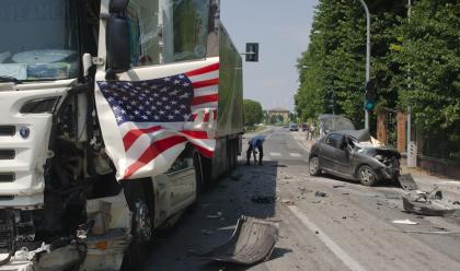 Immagine News - giovecca-frontale-contro-un-camion-muore-un-40enne