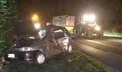 Immagine News - cotignola-tampona-unauto-poi-finisce-contro-un-trattore-44enne-in-gravi-condizioni