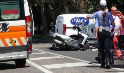 Immagine News - ravenna-scooter-contro-furgone-ferita-coppia-di-25enni