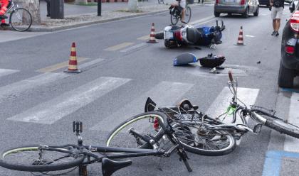 Immagine News - ravenna-ragazzini-in-bici-finiscono-contro-uno-scooter-tre-feriti
