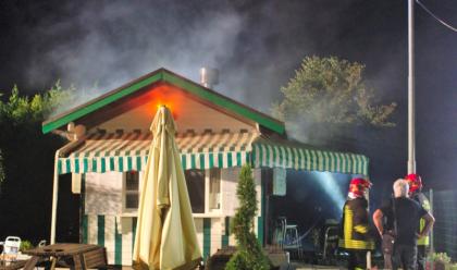 Immagine News - ravenna-incendio-nella-notte-nel-chiosco-di-piadina-di-viale-europa