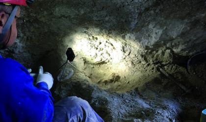Immagine News - riolo-nuova-scoperta-archeologica-nella-vena-del-gesso-ritrovate-ossa-umanealla-grotta-del-falco