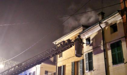 Immagine News - ravenna-incendio-devasta-appartamento-in-via-paolo-costa
