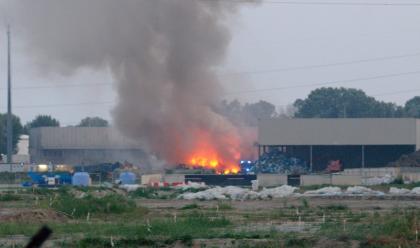 Immagine News - ravenna-limponente-incendio-in-via-baiona--stato-circoscritto