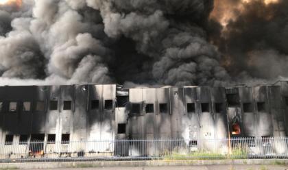 Immagine News - faenza-un-mese-dopo-lincendio-alla-lotras-rischi-ambientali-e-conta-degli-ingenti-danni
