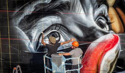 Immagine News - imola-un-nuovo-murales-allautodromo-dedicato-a-senna-dallo-street-artist-brasiliano-kobra