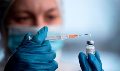 Immagine News - vaccini-in-e-r-via-ai-primi-richiami-preoccupazione-per-il-taglio-delle-dosi-da-pfizer