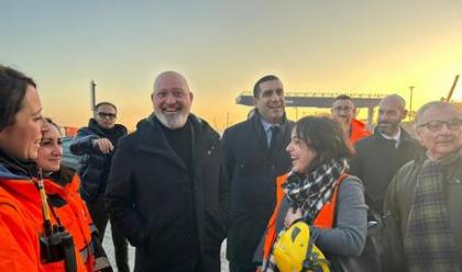 Immagine News - ravenna-il-presidente-bonaccini-in-visita-al-porto-ambiente-e-lavoro-sempre-insieme