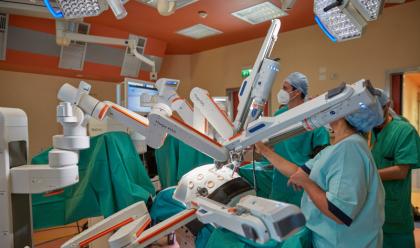 Immagine News - faenza-chirurgia-ginecologica-con-il-robot-interventi-mininvasivi-per-fibromi-cisti-ovariche-ed-endometriosi