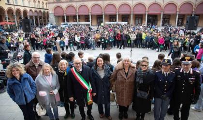 Immagine News - imola-ben-1.500-alunni-in-piazza-matteotti-urlano-vogliamo-la-pace
