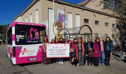Immagine News - faenza-nuovo-green-go-bus-di-colore-rosa-acceso-in-collaborazione-con-sos-donna