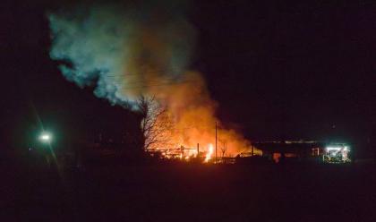 Immagine News - ravenna-incendio-danneggia-una-casa-e-un-capannone